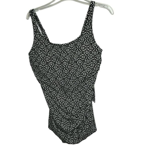 L.L.Bean Geometric Print UPF 50+ One Piece Swimsuit. Size 18 D Cup. - Picture 1 of 13